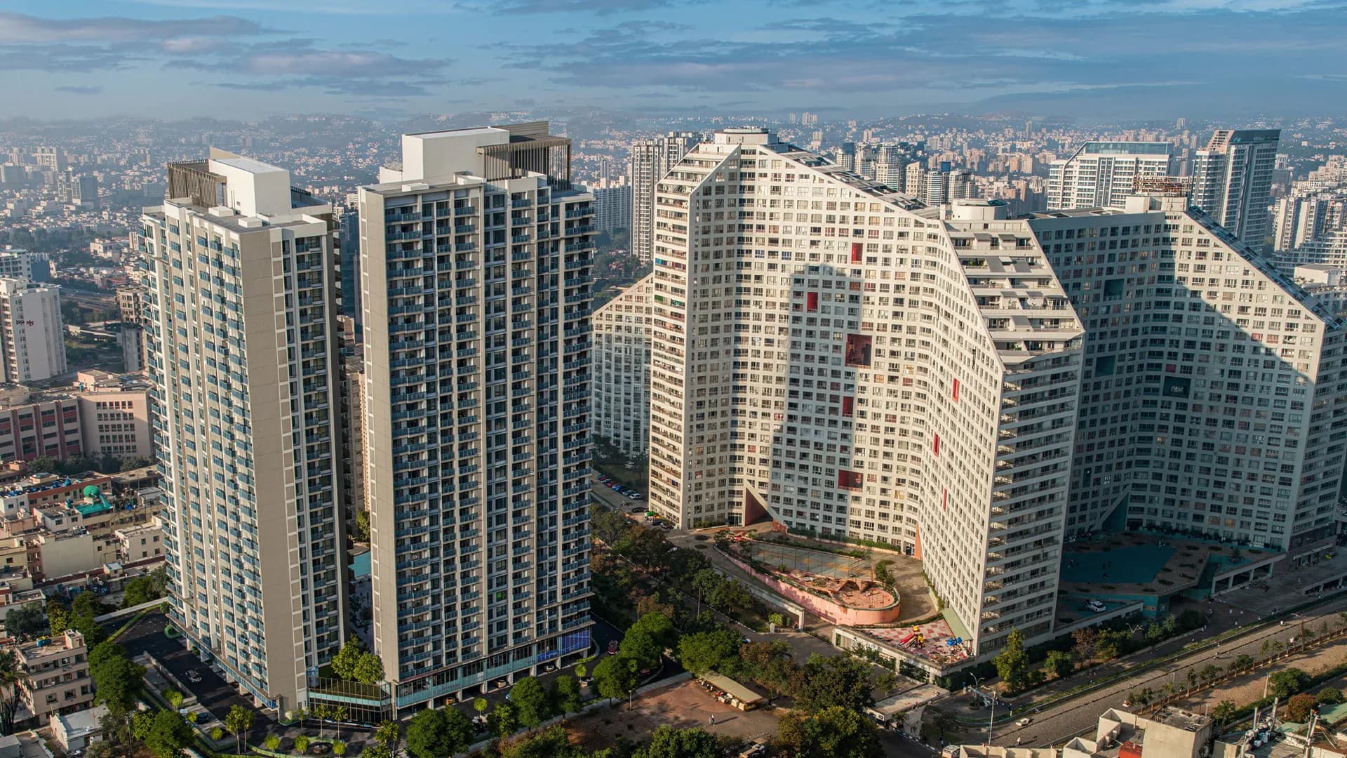 Amanora Park Town